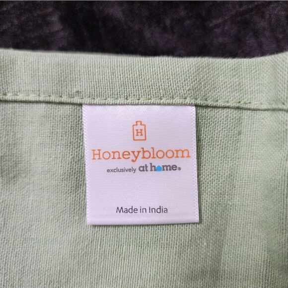 New 100% cotton Green Pastel Napkins Set of 4. 20" x 20" - Picture 5 of 6